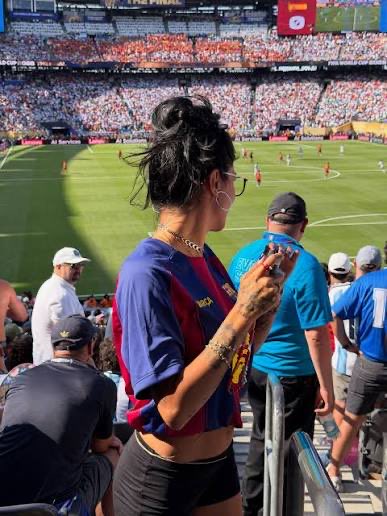 MiaKhalifa7pi8's tweet photo. Vika Barcelona 💙💙💙💙💙 https://t.co/7fDsLfwOKt