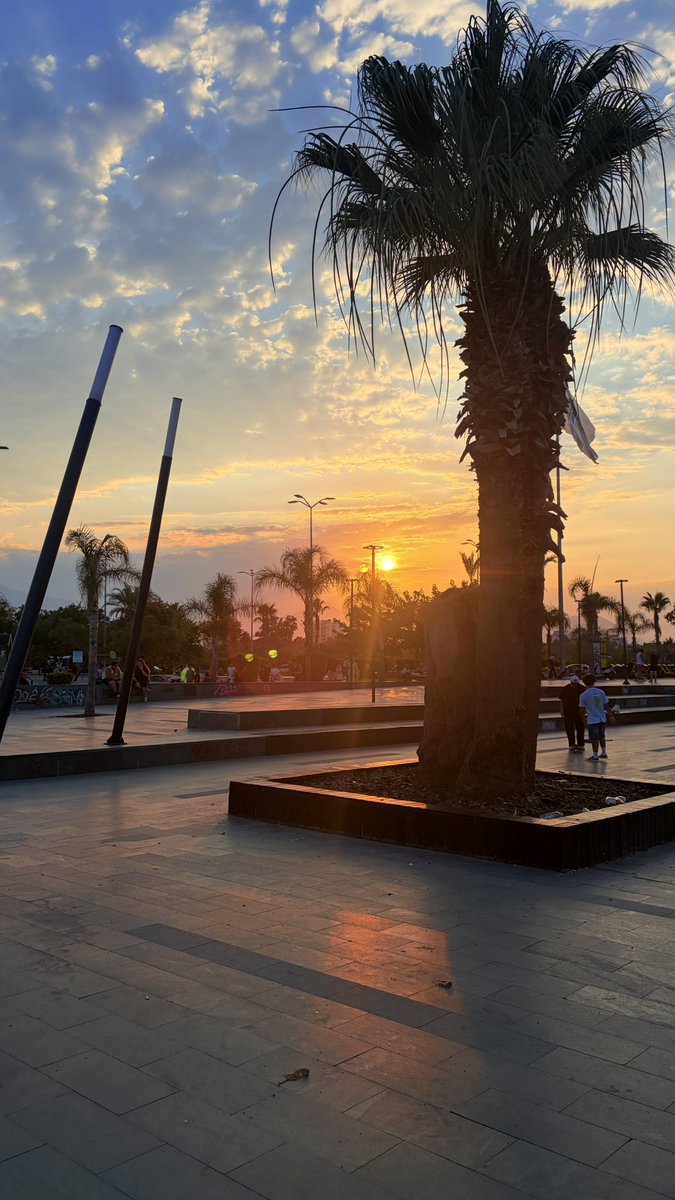 MahmutBozkurt_'s tweet photo. Beni az çok tanıyan herkes, gün batımına olan düşkünlüğümü bilir. https://t.co/l7jIznMGyq