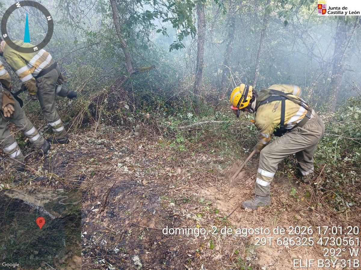 naturalezacyl's tweet photo. El trabajo con medios aéreos y terrestres, llegando casi hasta el mismo río en Los Arribes, ha mantenido sin sobresaltos el #IFFermoselle.
Mostramos abertura y resultado de una "línea a dos pies" de control en el perímetro, estrecha y rápida a corta distancia del frente #INFOCAL https://t.co/hN9CsdeCA1