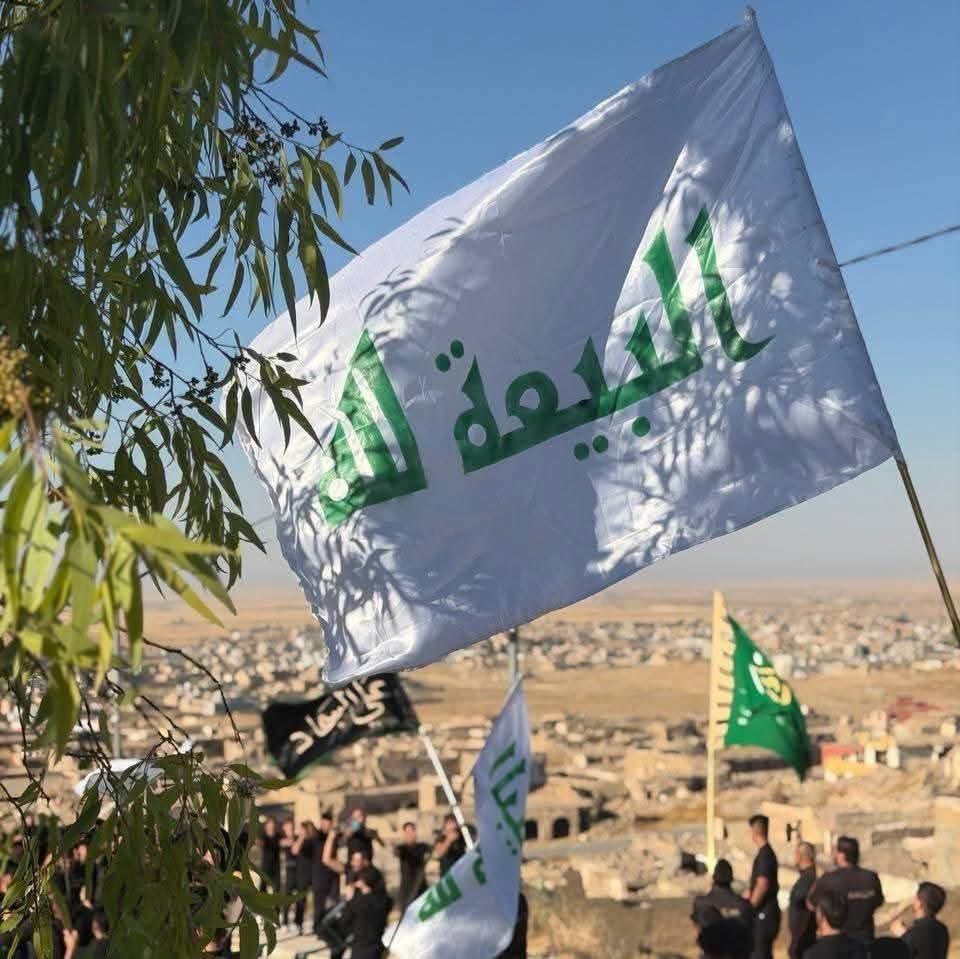 alimany313's tweet photo. اتفق كبار علماء الشيعة على ان راية المهدي صلوات الله عليه مكتوب فيها "#البيعة_لله". انظر على سبيل المثال: كمال الدين وتمام النعمة للشيخ الصدوق: 654، الملاحم والفتن للسيد ابن طاووس: 144، منتخب الأنوار المضيئة للسيد بهاء الدين علي النيلي النجفي: 312، أعيان الشيعة للسيد محسن الأمين: 2/ 53، وغيرهم الكثير.

ثم أضف إلى ذلك ان كلامهم واتفاقهم موافق لمنهج خلفاء الله صلوات الله عليهم، فالبيعة لله هو شعار الخلفاء الإلهيين الدائم من أول الدهر لآخره.

البيعة لله تعني أن الولاء والطاعة والانقياد والحاكمية إنما تكون لله وحده ومن نصبه الله وأمر بطاعته. " قُلِ اللَّهُمَّ مَالِكَ الْمُلْكِ تُؤْتِي الْمُلْكَ مَن تَشَاءُ وَتَنزِعُ الْمُلْكَ مِمَّن تَشَاءُ وَتُعِزُّ مَن تَشَاءُ وَتُذِلُّ مَن تَشَاءُ بِيَدِكَ الْخَيْرُ إِنَّكَ عَلَىٰ كُلِّ شَيْءٍ قَدِيرٌ".

ومع ملاحظة وحدة الراية والمنهج لخلفاء الله، وبعد أن ثبت أن راية المهدي هي "البيعة لله"، فيكون بذلك أن راية محمد وآله صلوات الله عليهم نفسها راية المهدي، (عن جابر الجعفي، عن أبي جعفر صلوات الله عليه، يقول: .... ان لآل محمد وعلي راية ولغيرهم رايات....) تفسير العياشي: 1/ 65.
وهي نفسها الراية التي وصف أمير المؤمنين تابعها باللحوق، والمتقدم عنها بالمروق، والمتأخر عنها بالمحوق. انظر: الإمامة والتبصرة: علي ابن بابويه القمي: 132.
وهي ذاتها الراية البيضاء التي ذكرها الإمام الصادق صلوات الله عليه: (لابد أن يخرج رجل من آل محمد، ولابد أن يمسك الراية البيضاء). بحار الأنوار، العلامة المجلسي: 47/ 94.
وهي راية رسول الله صلى الله عليه وآله التي دفعها لعلي صلوات الله عليه، ثم لآل محمد صلوات الله عليهم، والتي سينشرها القائم. انظر: الغيبة، ابن أبي زينب النعماني: 320.

ألا يكفي هذا كله إلى التريث والبحث بإنصاف عن أحقية من رفعها اليوم؟ ولا سيما أن الأمر لم يختلط بكثرة المدّعين، فلم يرفعها عشرة أشخاص مثلاً حتى يلتبس الصادق من الكاذب، ولا حتى اثنان لتقع الحيرة بينهما، بل هو رجل واحد لا غير.

وهذا هو نوع الاستدلال الذي احتج به الإمام الرضا صلوات الله عليه في مناظرته مع جاثليق النصارى، فقد سأله الإمام: هل دلّ الإنجيل على نبوة محمد صلى الله عليه وآله؟ فأجاب الجاثليق: فأما اسمه محمد فلا يجوز لنا أن نقر لكم بنبوته، ونحن شاكون بمحمدكم أو غيره. فقال له الإمام: احتججتم بالشك، فهل بعث الله قبل أو بعد من ولد آدم إلى يومنا هذا نبياً اسمه محمد. انظر: الخرائج والجرائح، قطب الدين الراوندي: 1/ 344-345.

فالإمام أبطل الشك باليقين والواقع الخارجي يشهد بذلك، فهل ادعى أكثر من شخص اسمه محمد بالنبوة والخلافة؟
ونحن اليوم نطرح الإستدلال ذاته: هل جاءكم أحد غير السيد أحمد الحسن وقال: أنا أحمد المذكور في وصية رسول الله صلى الله عليه وآله ليلة وفاته؟ وهل رفع راية البيعة لله أحد غيره؟ جاعلاً إياها شعاراً له وداعياً الناس إليها.

إن أقل ما يقتضيه من ينتظر المهدي ويريد نصرته، أن يقرأ بإنصاف أدلة هذه الدعوة المباركة.
Hasan Alaa ✍️

#احمدالحسن
#المهدي_قادم
#شعار_البيعه_لله