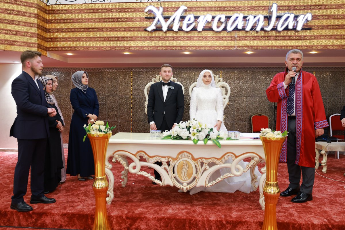 bulancakbel's tweet photo. Belediye Başkanımız Necmi Sıbıç;

👰‍♀️🤵Erdem ve Topçuoğlu ailelerinin kıymetli evlatları Aslı & Lütfi Can ile,
👰‍♀️🤵Güner ve Aydın ailelerinin kıymetli evlatları Nur Nisa & Barış çiftlerinin nikâh akitlerini gerçekleştirerek en mutlu günlerinde yanlarında oldu.

Hayatlarını birleştiren kıymetli çiftlerimize ömür boyu sağlık, huzur ve mutluluk diliyor; ailelerini tebrik ediyoruz.💙