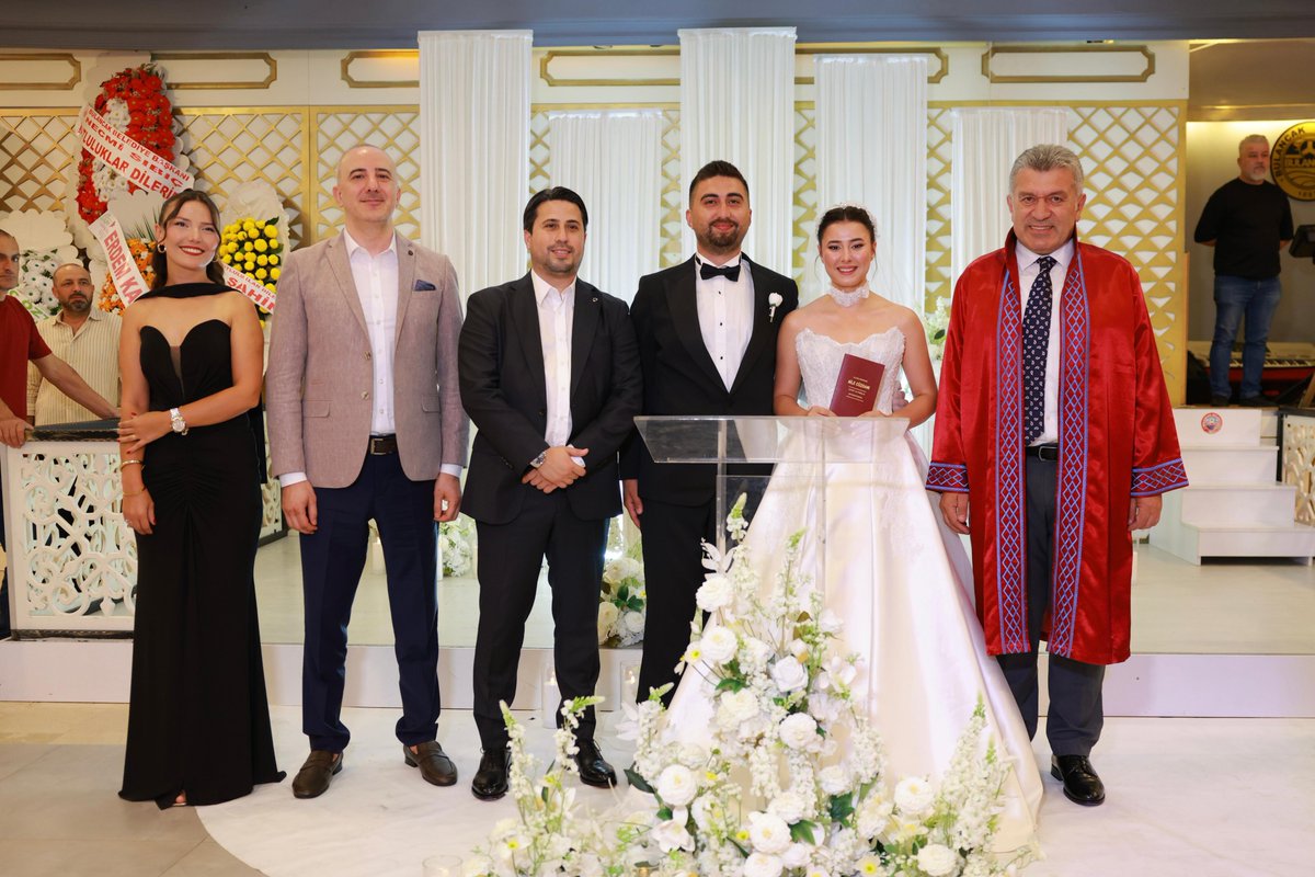 bulancakbel's tweet photo. Belediye Başkanımız Necmi Sıbıç;

👰‍♀️🤵Erdem ve Topçuoğlu ailelerinin kıymetli evlatları Aslı & Lütfi Can ile,
👰‍♀️🤵Güner ve Aydın ailelerinin kıymetli evlatları Nur Nisa & Barış çiftlerinin nikâh akitlerini gerçekleştirerek en mutlu günlerinde yanlarında oldu.

Hayatlarını birleştiren kıymetli çiftlerimize ömür boyu sağlık, huzur ve mutluluk diliyor; ailelerini tebrik ediyoruz.💙