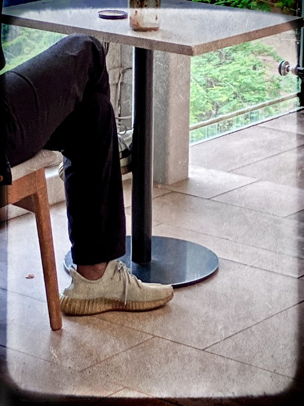 7wini3afak's tweet photo. Guys wearing #sneakers #BlueSkySawItFirst🦋 https://t.co/mTYNCmUqkU