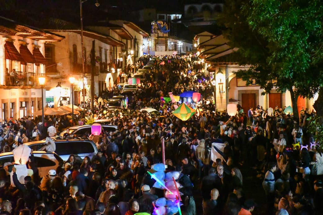 Portal_Mich's tweet photo. Asistencia histórica en Pátzcuaro; miles disfrutaron a Moenia en Cantoya Fest 2026 https://t.co/o8AJJwW4IX https://t.co/OAkpYHLGcZ