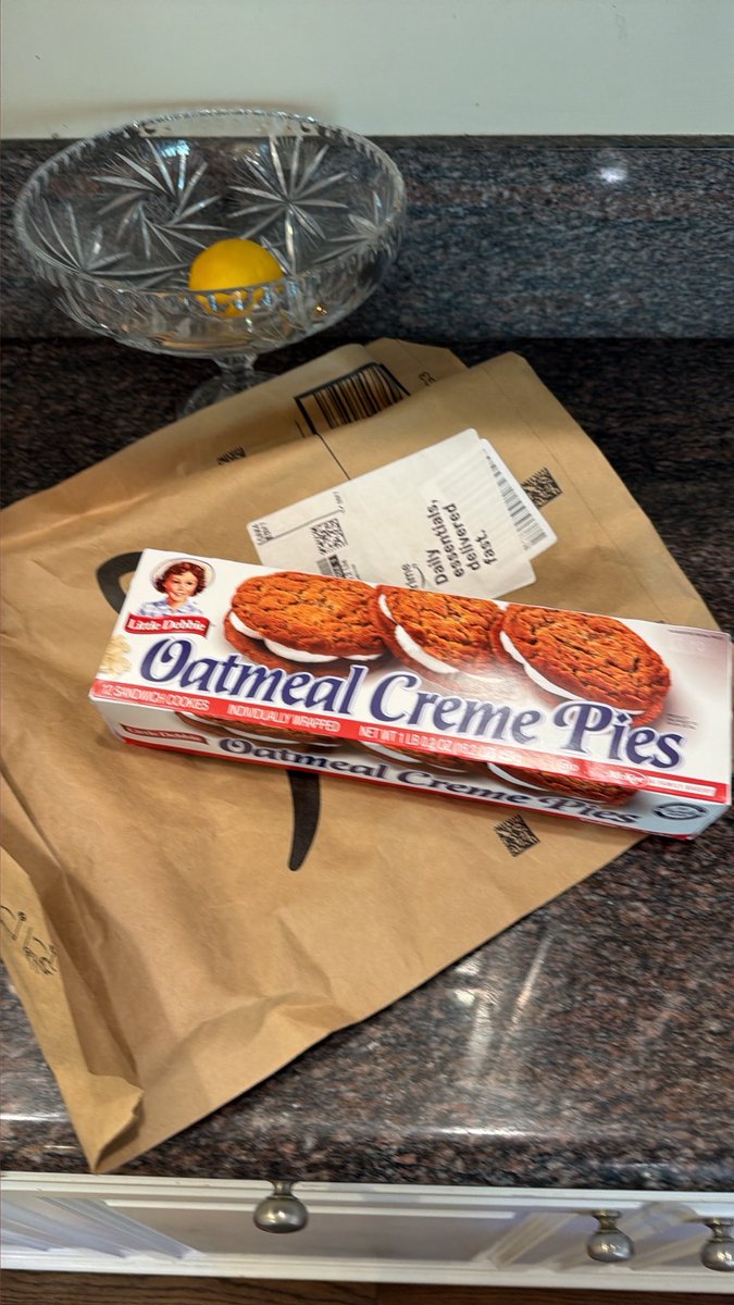 thearsenii's tweet photo. they actually arrived to my house 

thanks to @getSangria https://t.co/76RNktnzm3