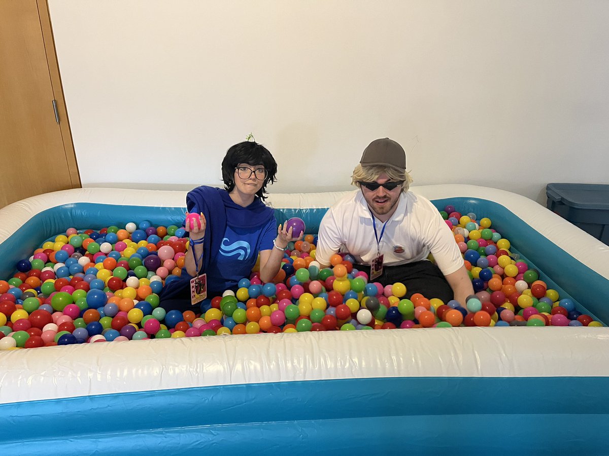 laiteachu's tweet photo. you wont BELIEVE where i am #homestuck #dashcon2 https://t.co/VF3pwrcE3E