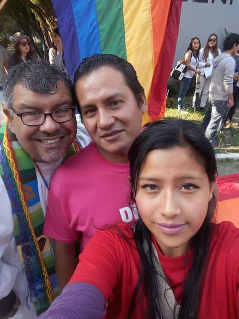 Fumamosbblos2's tweet photo. Es bonito tener la mente abierta y saber lo que te gusta tengo 58 años soy de ambiente soltero y vivo en Cancún https://t.co/dDjUbbYJhd