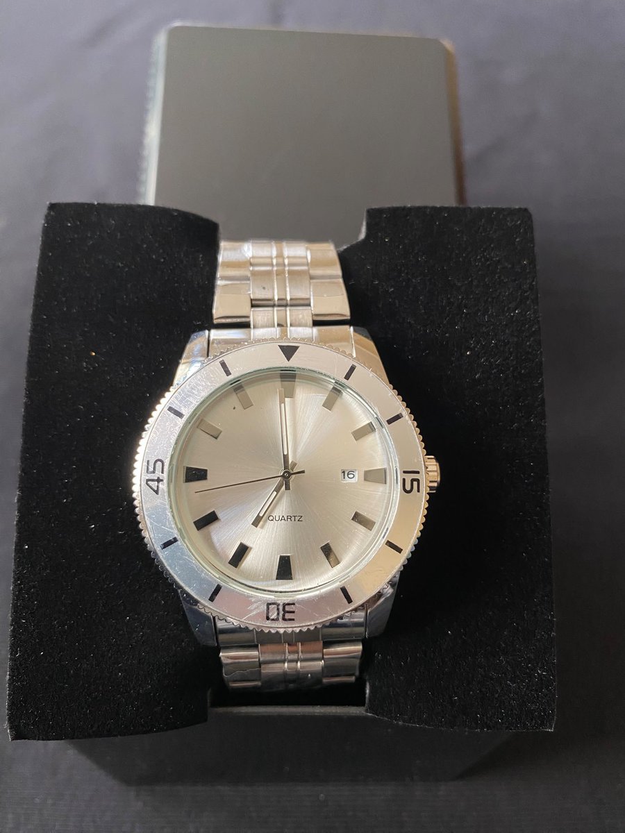STAYDARKmoda's tweet photo. ⌚ Yeni: Gümüş kasa Quartz dalgıç saat! Çelik kordon, tarih göstergesi, şık tasarım. Günlük kullanım için mükemmel seçim 500 TL 🔥 #saat #erkekaksesuar #quartz

https://t.co/sRBJVjq36s https://t.co/ZdI98lu1T4