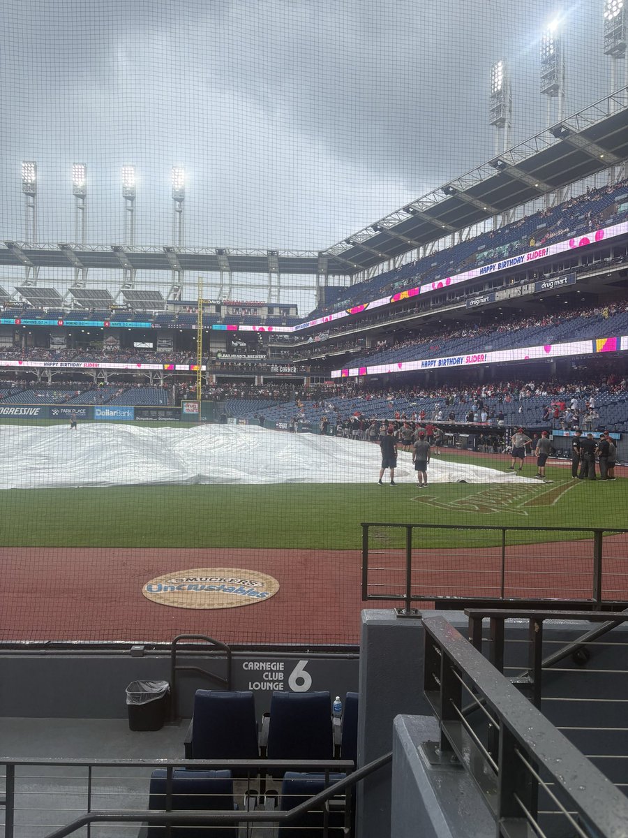 azplay1's tweet photo. @MrAzSports I heard we pushed the third base coach? I didn't see it I was walking up to get out of the rain https://t.co/aKJaNDbvgP