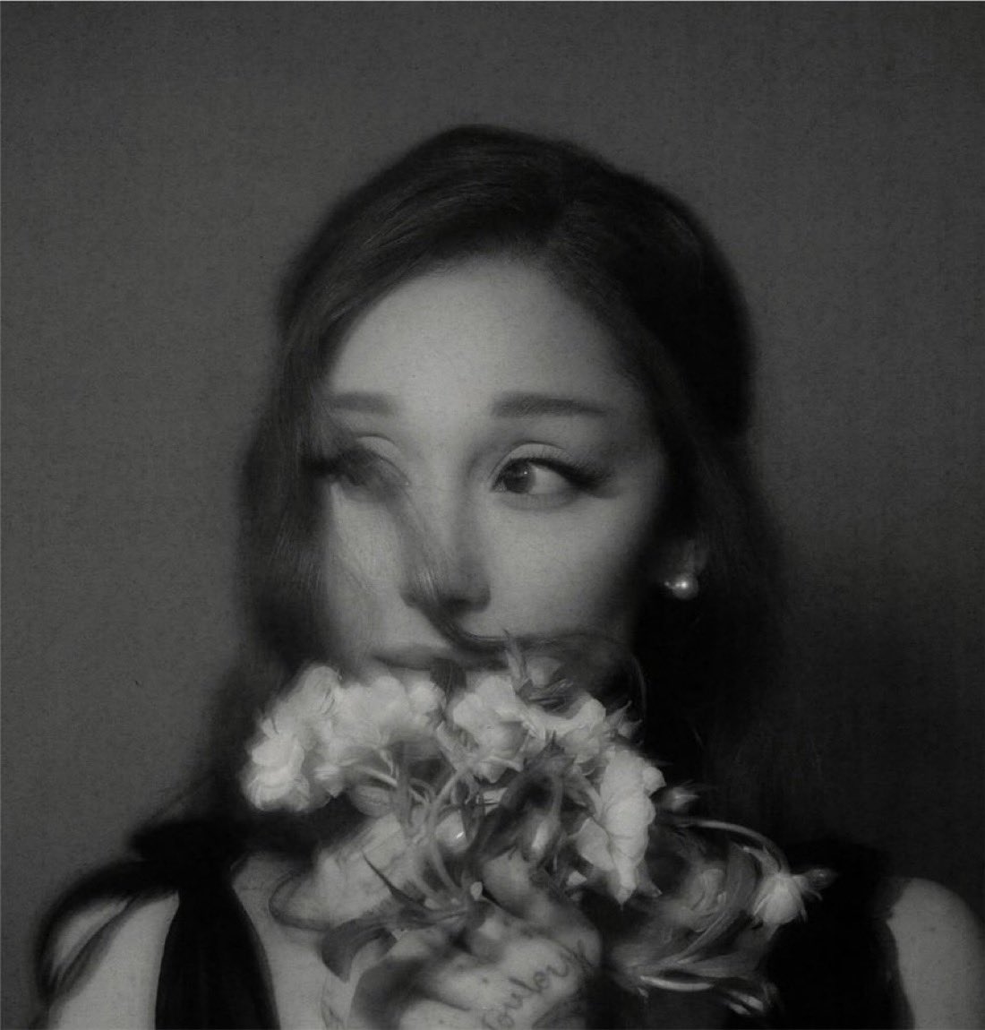 eternalsaith's tweet photo. we love you ariana ! 🌼

reply and retweet to spread the word https://t.co/cTeuOtVCTP