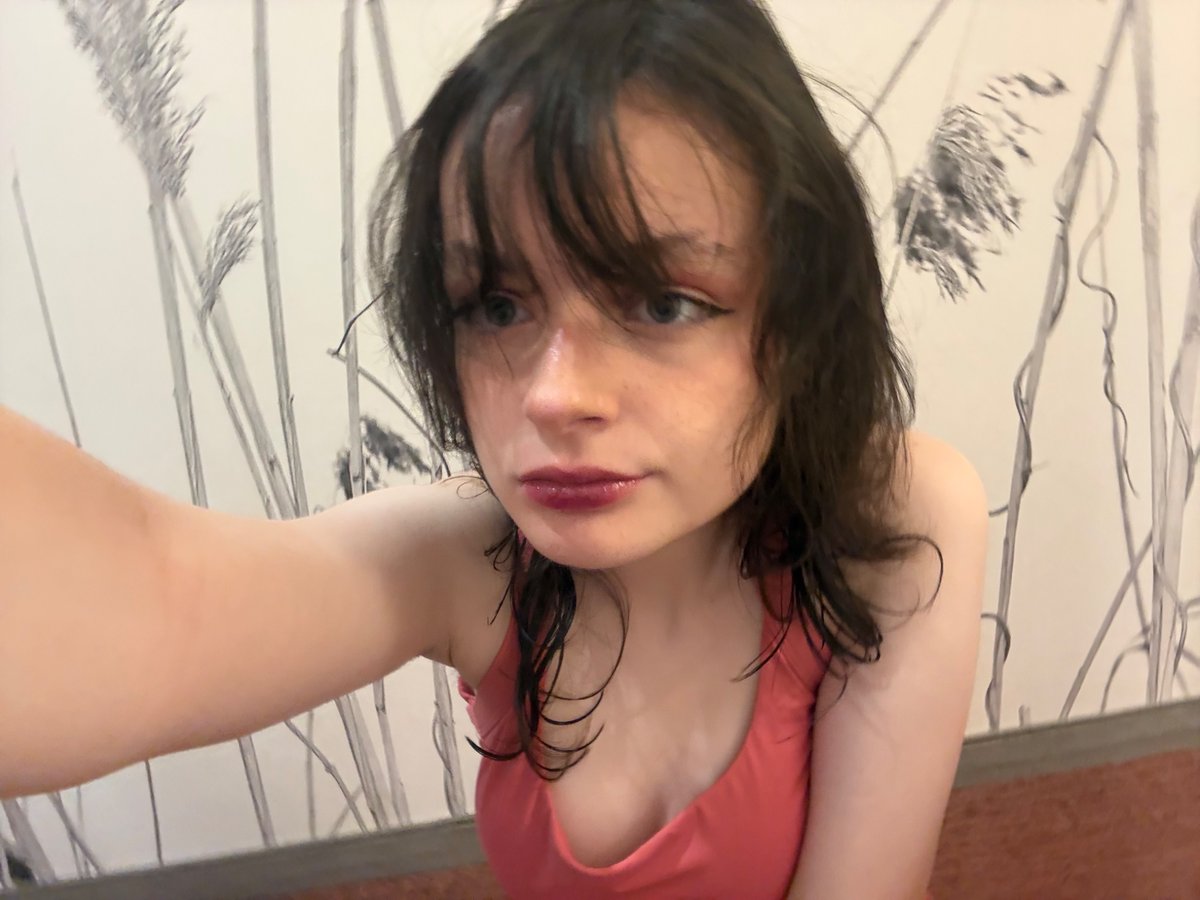 ellasmadferit's tweet photo. hi guys what do we think did i eat https://t.co/8A9cZVcYNr