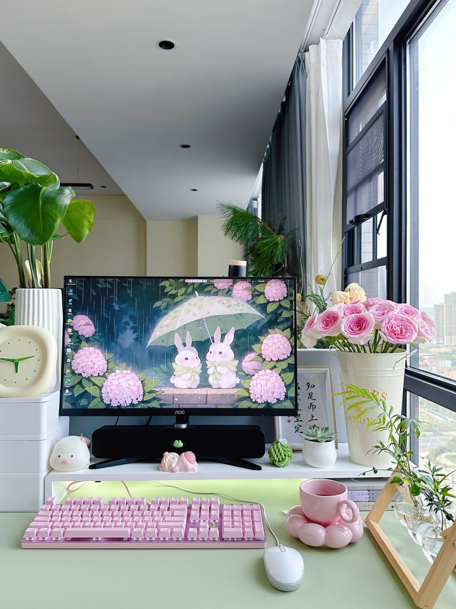 KennaShervup8n's tweet photo. Transform your desk into a productivity hub! A tidy setup with a warm lamp, small plant u0026 wireless devices makes work feel so much smoother. #WorkspaceGoals https://t.co/WF3Vs0VBaj