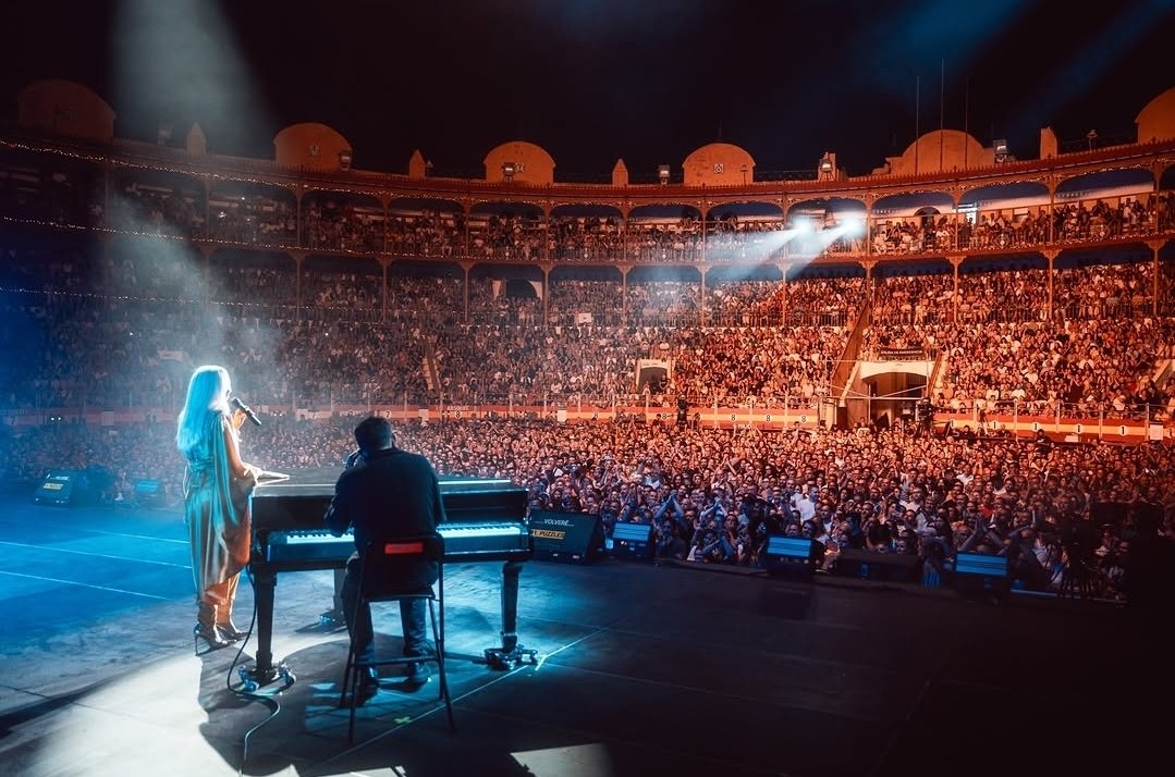 gusarapoelx's tweet photo. Mónica Naranjo en concierto #greatesthitsconcerts 🇪🇦 España:
Próximos:
8/8 #JEREZ
15/8 #PORTAFERRADA
29/8 #MEDINADELCAMPO
5/9 #VALDEPEÑAS
15/9 #OVIEDO
19/9 #TARRAGONA
25/9 #PAMPLONA
9/10 #ALBACETE
17/10 #VALENCIA
20/11 #ACORUÑA
7/12 #MADRID
🎫https://t.co/iWIFrh0Ncw https://t.co/o35fqfG8UY