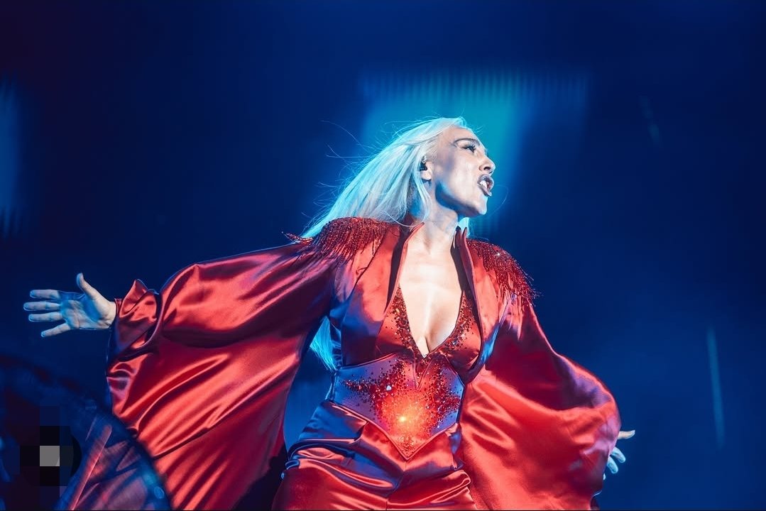 gusarapoelx's tweet photo. Mónica Naranjo en concierto #greatesthitsconcerts 🇪🇦 España:
Próximos:
8/8 #JEREZ
15/8 #PORTAFERRADA
29/8 #MEDINADELCAMPO
5/9 #VALDEPEÑAS
15/9 #OVIEDO
19/9 #TARRAGONA
25/9 #PAMPLONA
9/10 #ALBACETE
17/10 #VALENCIA
20/11 #ACORUÑA
7/12 #MADRID
🎫https://t.co/iWIFrh0Ncw https://t.co/o35fqfG8UY