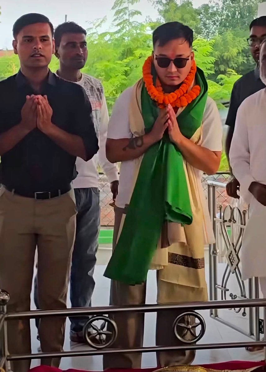 MR_COOL77777's tweet photo. 🇳🇵Nepal's Home minister Sudan Visited a Mosque 🕌 and a Dargah in mahottari promoting the message of unity and Brotherhood he said 

Hindu 🕉 and Muslim ☪️ are both children of Nepal 🇳🇵 Our identities may be different but Our land Our nation and Our future are One 

See the educated leader 🫡