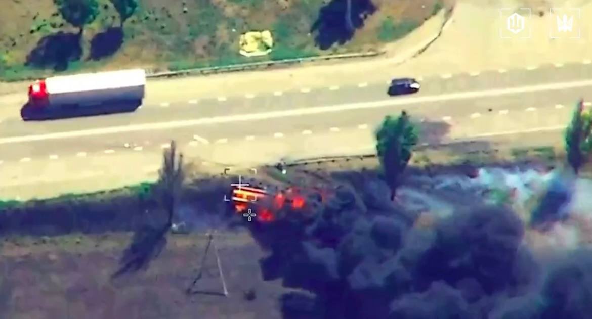 Exilenova_plus's tweet photo. Objective ground-based monitoring showed how mobile Russian fire groups "repelled" an attack on fuel tankers. https://t.co/q9uFPdxIxl