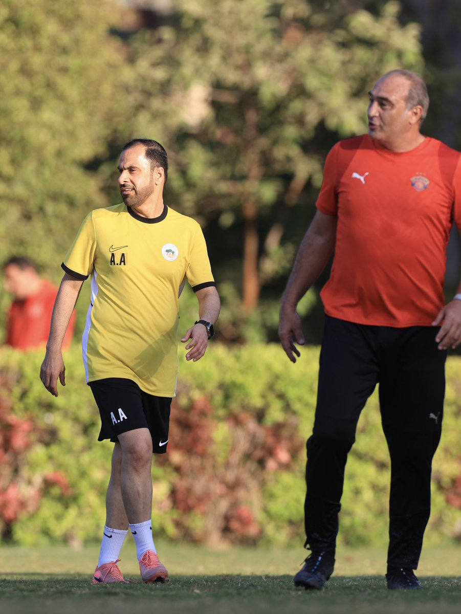 AlBataehFC's tweet photo. خلال المعسكر التدريبي في جمهورية مصر العربية، أقيمت مباراة ودية جمعت أعضاء الجهاز الفني والإداري  لنادي البطائح مع أعضاء الجهاز الفني لنادي سيراميكا كليوباترا المصري، في أجواء رياضية مميزة سادتها روح الأخوة والتعاون.

وجاءت هذه المبادرة في إطار تعزيز العلاقات بما يسهم في توطيد أواصر التعاون الرياضي، وي��كس الروح الإيجابية التي صاحبت فترة المعسكر التدريبي