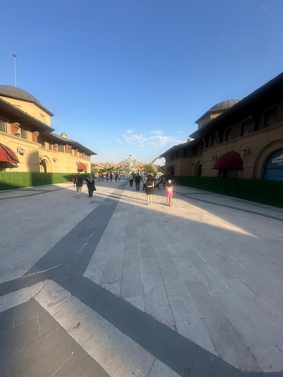 TRGazetiX's tweet photo. • Eğer bugün açılması mümkünse, yıllardır "neden açılmadı?" sorusuna kim cevap verecek?

Asıl cevap bekleyen soru şu:

Siyasi rekabet uğruna, milletin parasıyla yapılmış bir yatırımın yıllarca çürümeye terk edilmesini hangi anlayış savunabilir? https://t.co/ryhRaq1czK