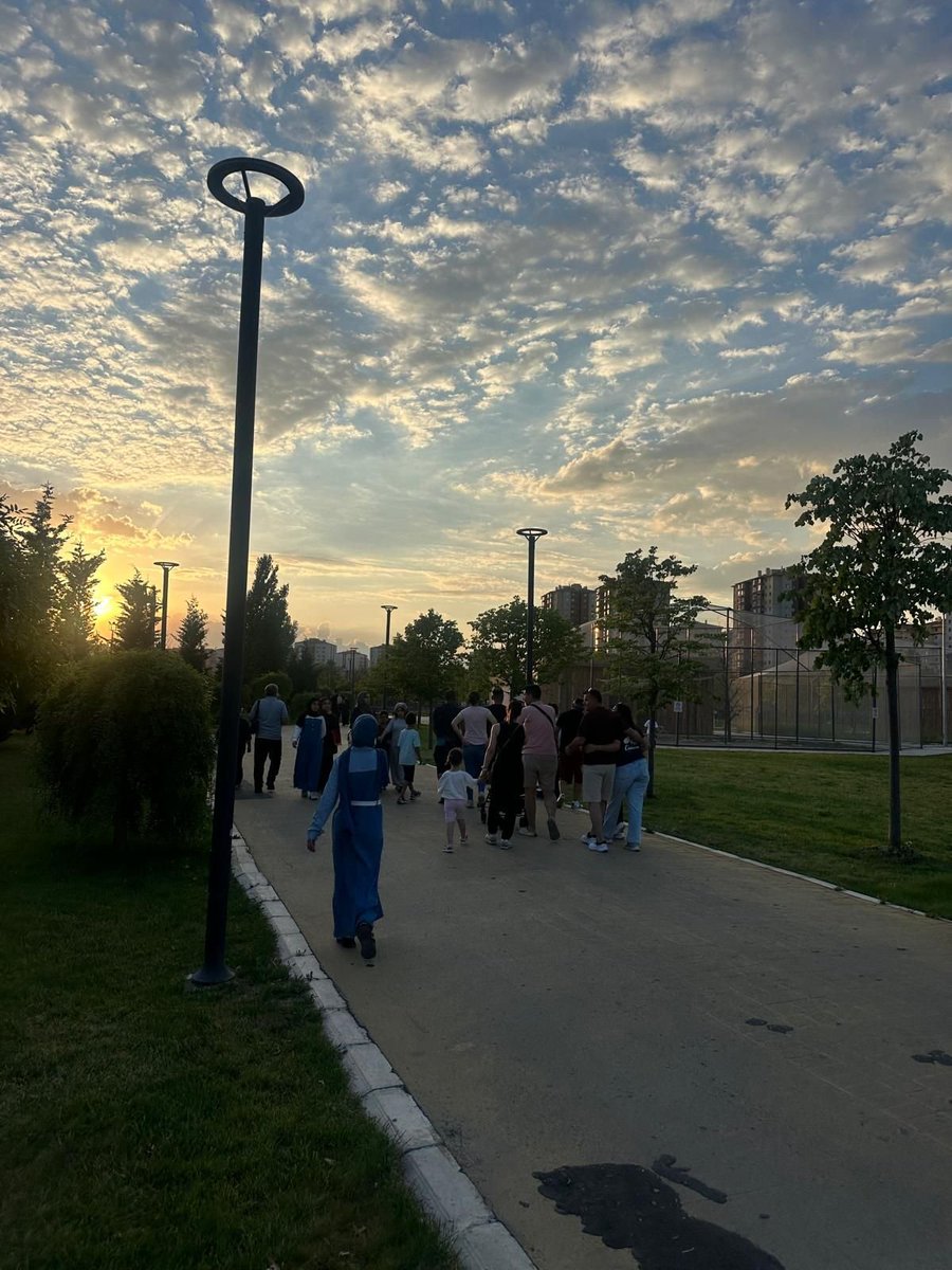 TRGazetiX's tweet photo. • Eğer bugün açılması mümkünse, yıllardır "neden açılmadı?" sorusuna kim cevap verecek?

Asıl cevap bekleyen soru şu:

Siyasi rekabet uğruna, milletin parasıyla yapılmış bir yatırımın yıllarca çürümeye terk edilmesini hangi anlayış savunabilir? https://t.co/ryhRaq1czK