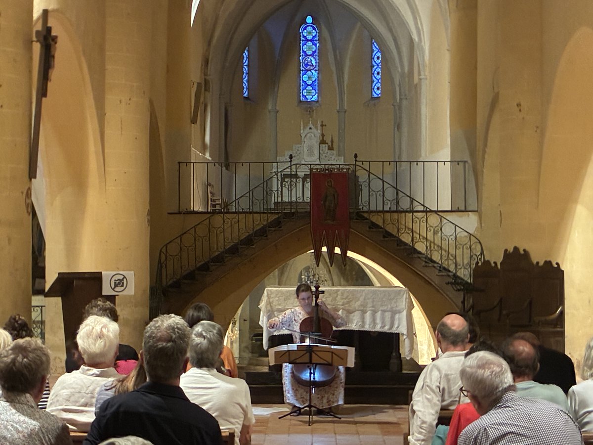BachFestGers's tweet photo. 📷 Concert REGER &amp; SIMON du 🎵 11ème #BachFestivalGers à #Bassoues, Basilique Saint-Fris ⛪ #Gers #Occitanie 🇫🇷 #France

Merci à Monsieur François D'ARGAIGNON, le Maire de Bassoues !

🎻 Anna @BRIKCIUSOVA #violoncelle 🇨🇿

🎼 Bach Reger Simon Kosíková https://t.co/ZkNzgUapRY