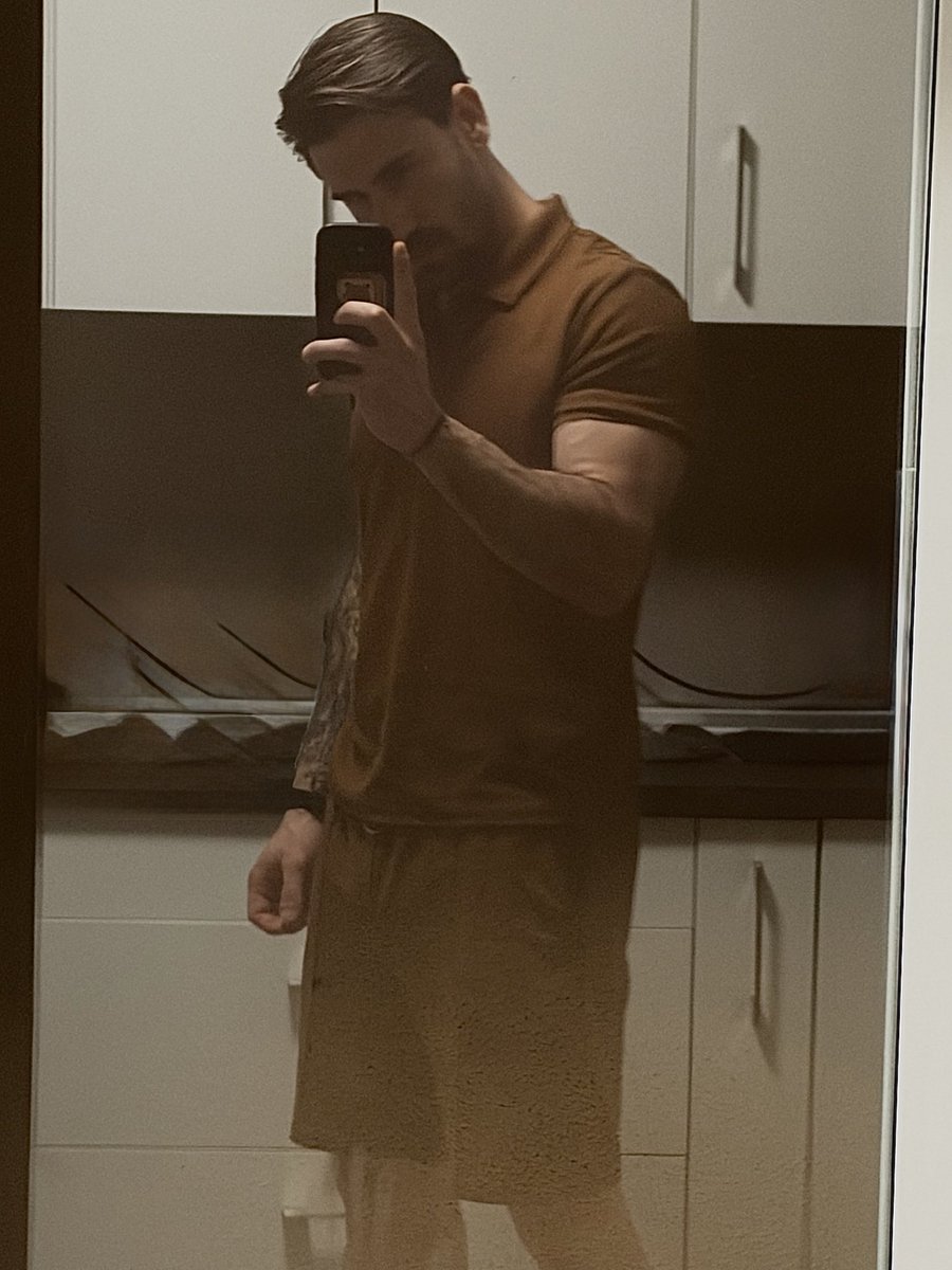 nutrifit_A's tweet photo. Algunos miran. Otros se atreven. Tú decides en qué grupo estás. 🔥

#GymLife #FitGuy #MensPhysique #DaddyEnergy #BodyGoals https://t.co/kDrvT4uoi7