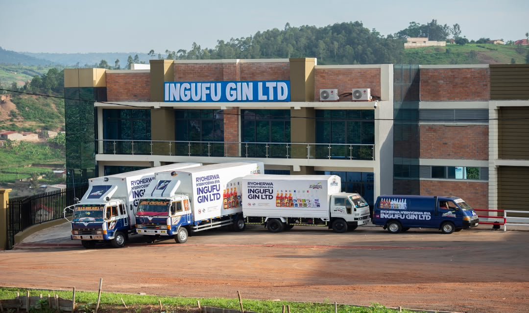 placide_art's tweet photo. Murakoze kuri iki Bikorwa kiza .
Ariko ibaze kubona inzoga yitwa #Icyuma ifite volte 42 ikagura 1500?
Ikosa rinini riri kuwatanze uburenganzira ati byujuje ubuziranenge kugirango iki kibazo ntikizongere hakomwe urushyo #Inganda  hakomwe n'ingasire  #RwandaFDA nta marangamutima https://t.co/5fHF3x9l9u