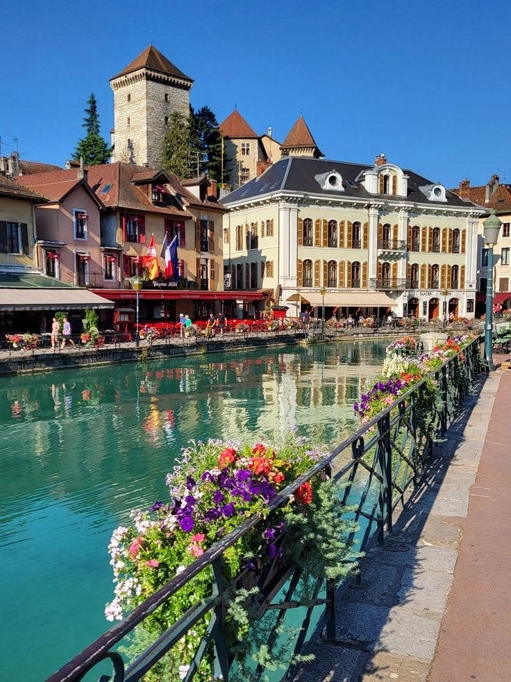 echoesofworld's tweet photo. Lyon, France https://t.co/vHnu98gqqQ