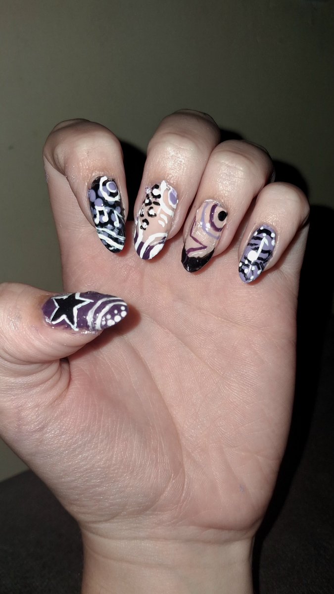 doucelic's tweet photo. Amei as unhas de hojee https://t.co/mBeKChNIzf