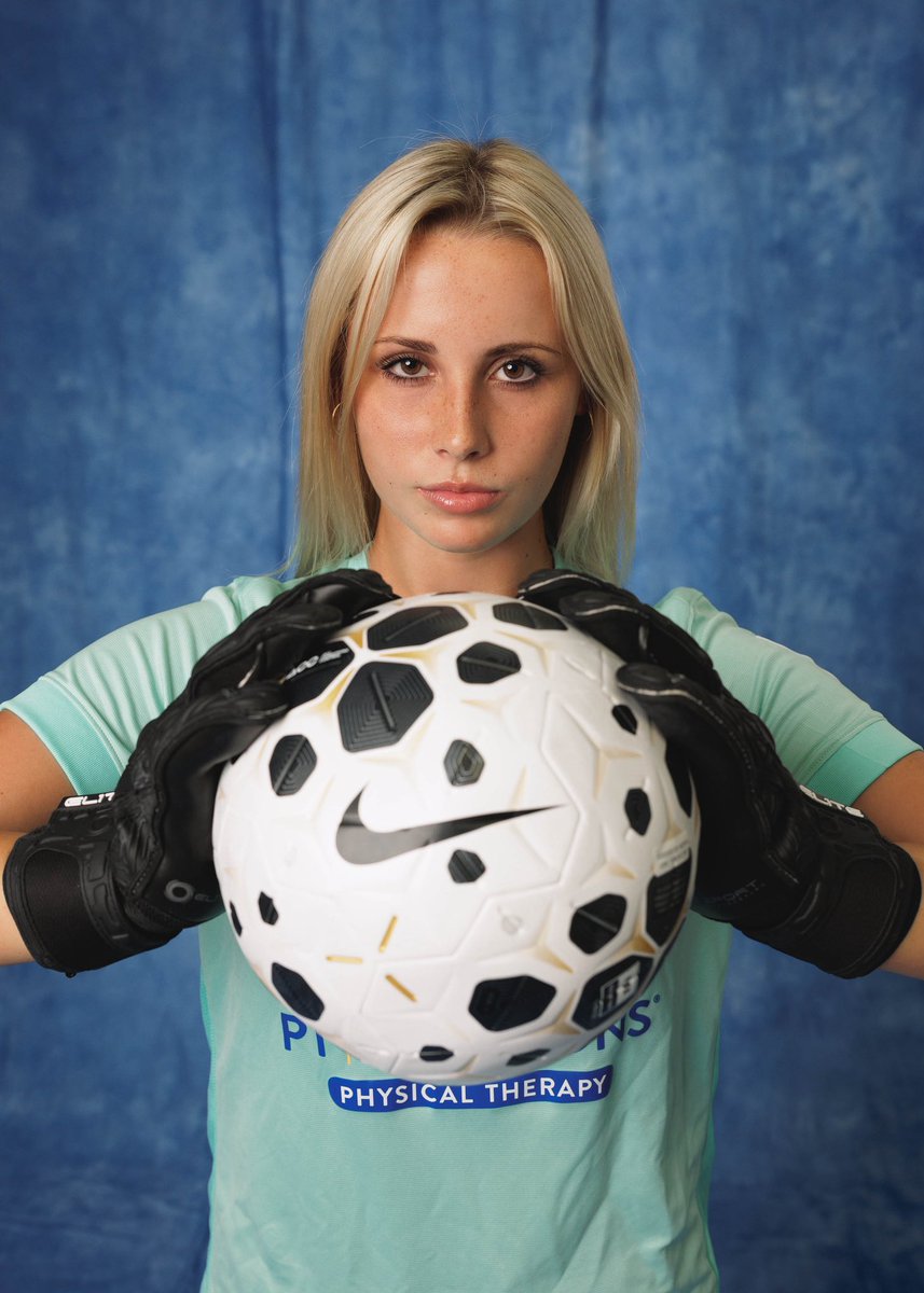 Mak_keeper27's tweet photo. Final ECNL season loading…… @TampaBayUnited @ECNLgirls #keeper #soccer #keepHER #shesakeeper #mediaday https://t.co/6MY7kbd8cz