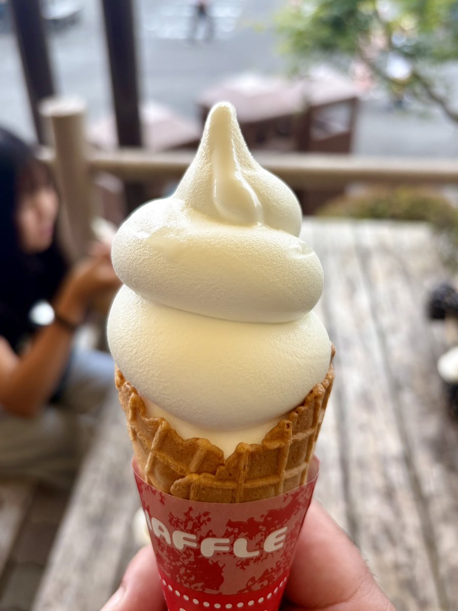 rukanoaJAPAN's tweet photo. 希少なブラウンスイス牛の生乳を使ったソフトクリームとヨーグルトが美味しすぎる

#大笹牧場@日光市尾瀬（霧降高原）
ブラウンスイスソフトクリーム
ブラウンスイスヨーグルト(ソフトクリーム乗せ) https://t.co/MV76zFyyjn