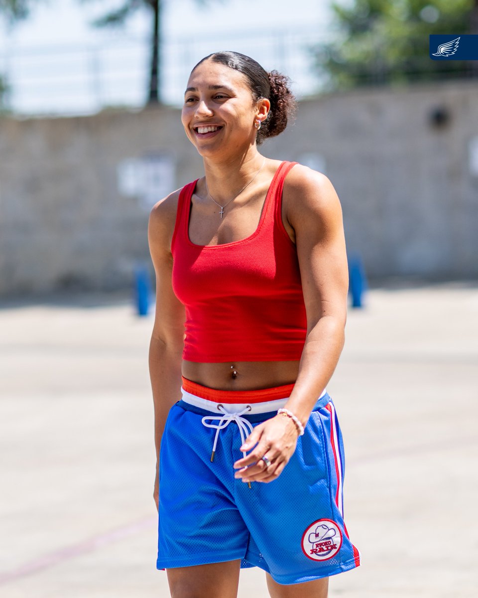 DallasWings's tweet photo. Hey Azzi 👋 https://t.co/P47xGKbNZe