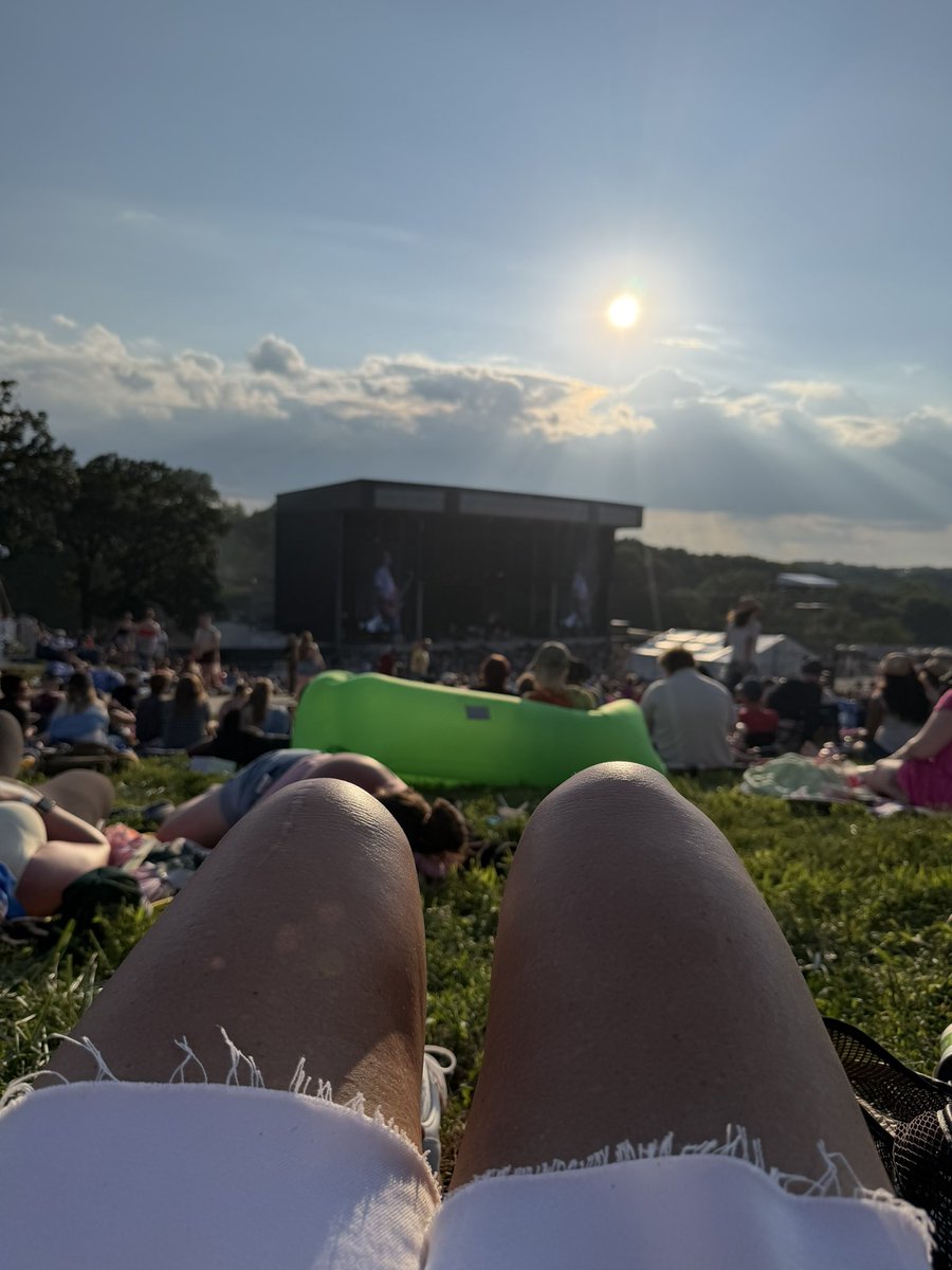 suzanne_kari's tweet photo. @MumfordAndSons last night at @hinterlandiowa #concerts #festival #summeriniowa https://t.co/9ce8P5hjIA