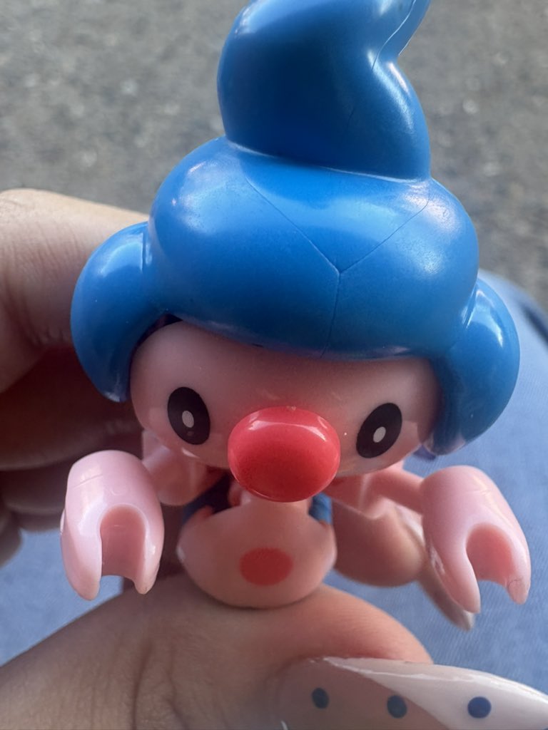 RoyalStat1cc's tweet photo. He cute, me explode https://t.co/nzZ23UAQAU