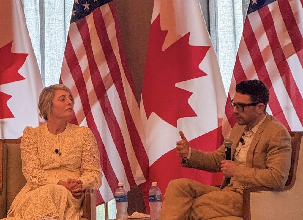 RosieRocks28's tweet photo. It's funny how the Liberals seem so concerned with American influence in our politics except when it benefits them. 
You can literally smell the hypocrisy emanating off Joly in this photo with Soros. https://t.co/LZuHid9gmz