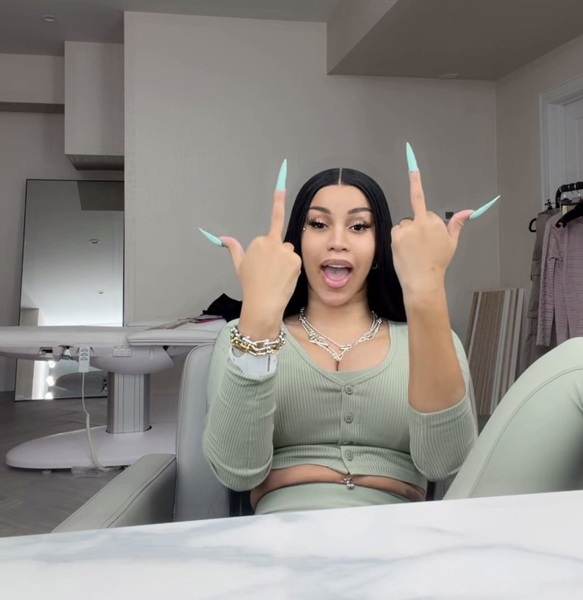 BARDI GANG tweet media