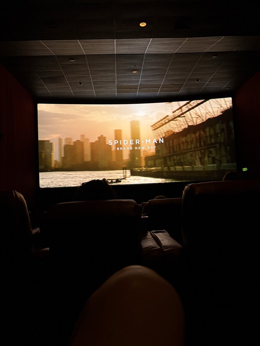 cyclam3n_'s tweet photo. Cinema. https://t.co/k5LT1rTG3n