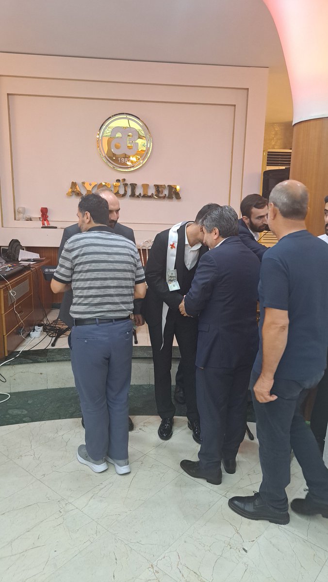 ahekimalgul's tweet photo. Talayhan ailelerimizin en mutlu gününde yanlarında olarak sevinçlerine ortak olduk.
 Evlilik hayatına adım atan kardeşlerimize Rabbimden mutluluk ve huzur dolu hayırlı uzun ömürler diliyorum.​
"Ey gençler topluluğu! Aranızdan evlenmeye gücü yetenler evlensin...
(Buhârî, Nikâh) https://t.co/J0kYA5hDjl
