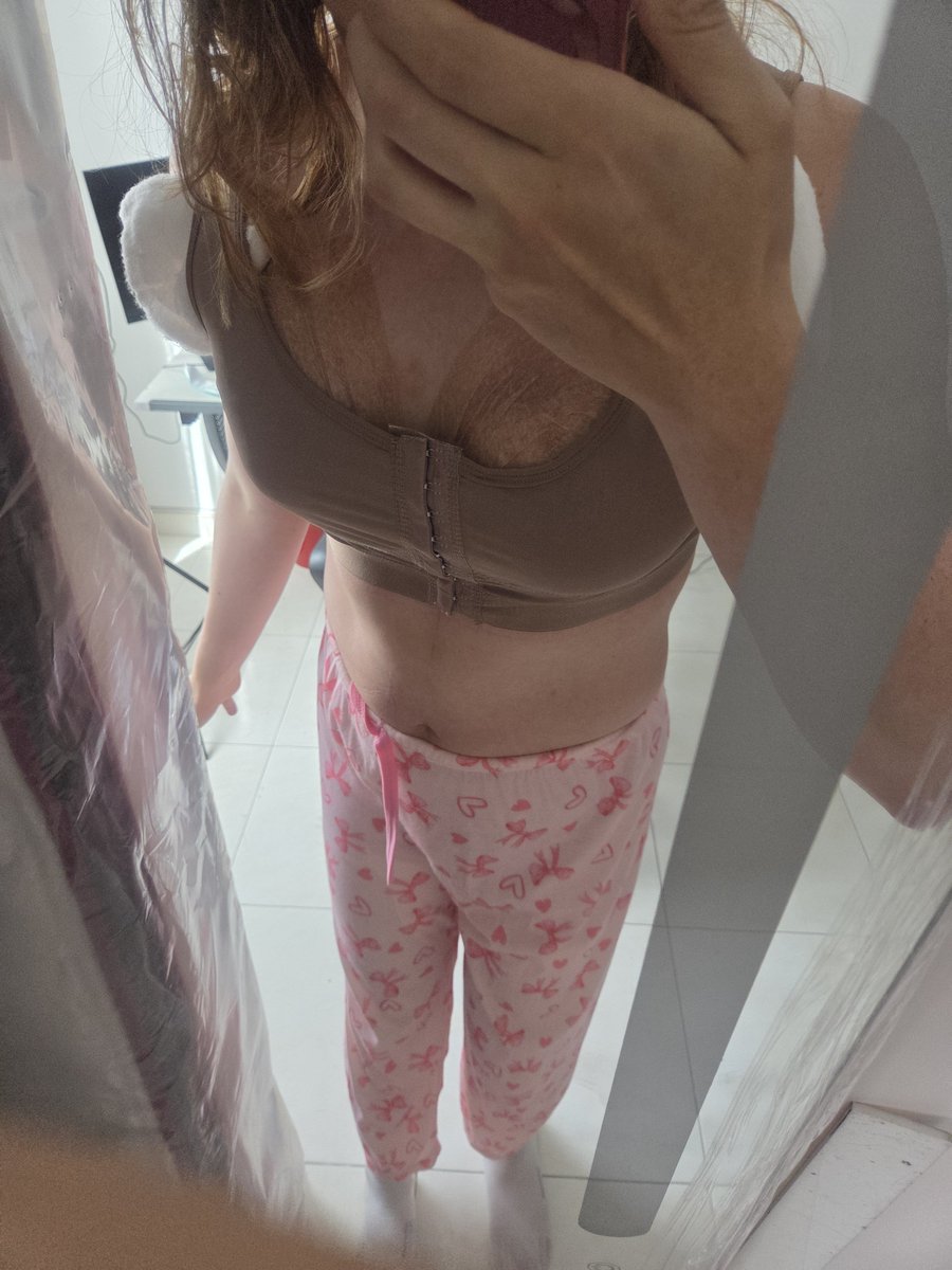 alliallivoid's tweet photo. Tetas nuevas wuuu https://t.co/covUfoIUvg