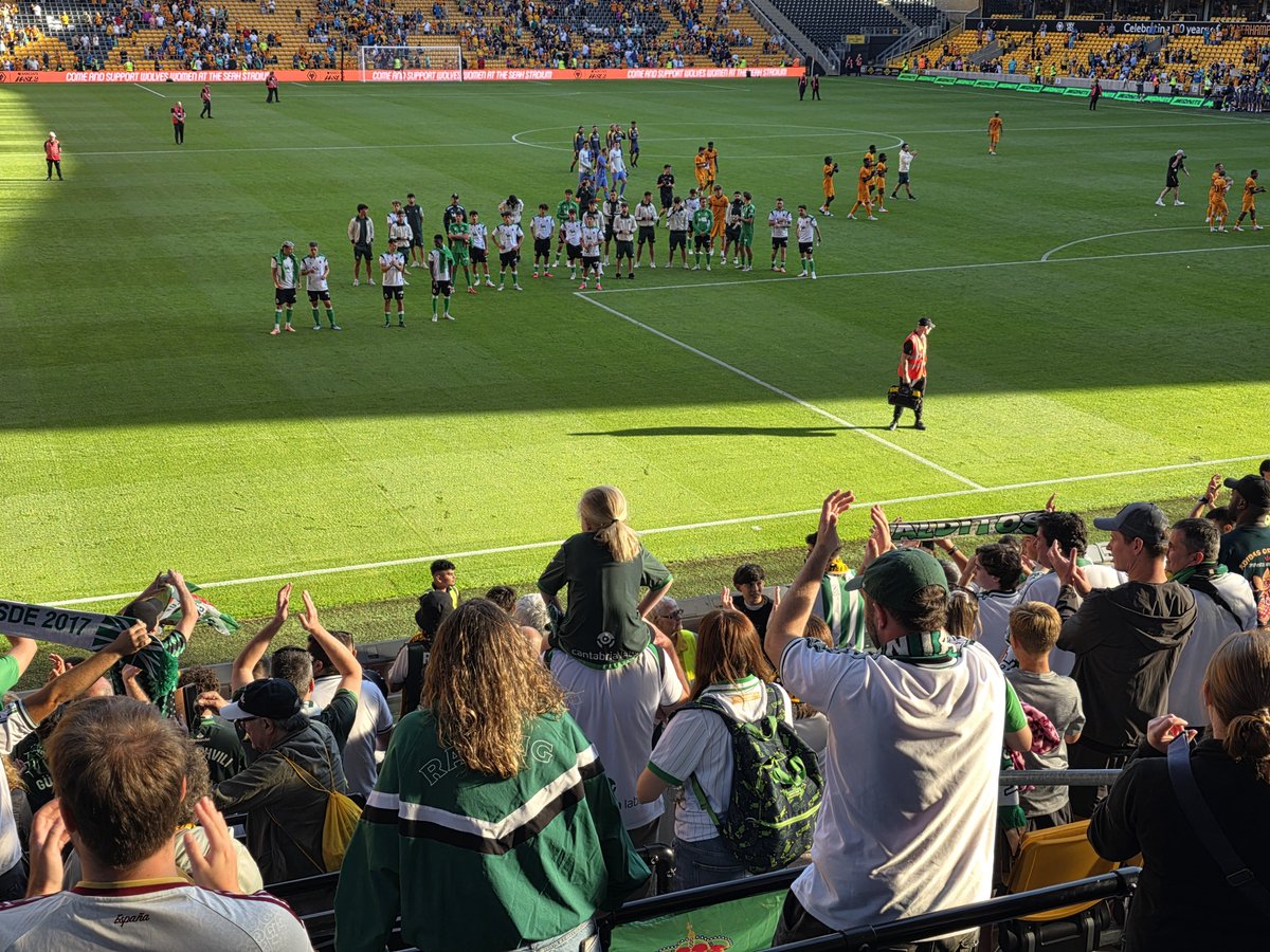 RRCUK's tweet photo. The Racing family took over a bar in Wolverhampton! What a day! The Wolves fans were lovely and the @Wolves welcomed us 💛💚 https://t.co/HzztflAJdY