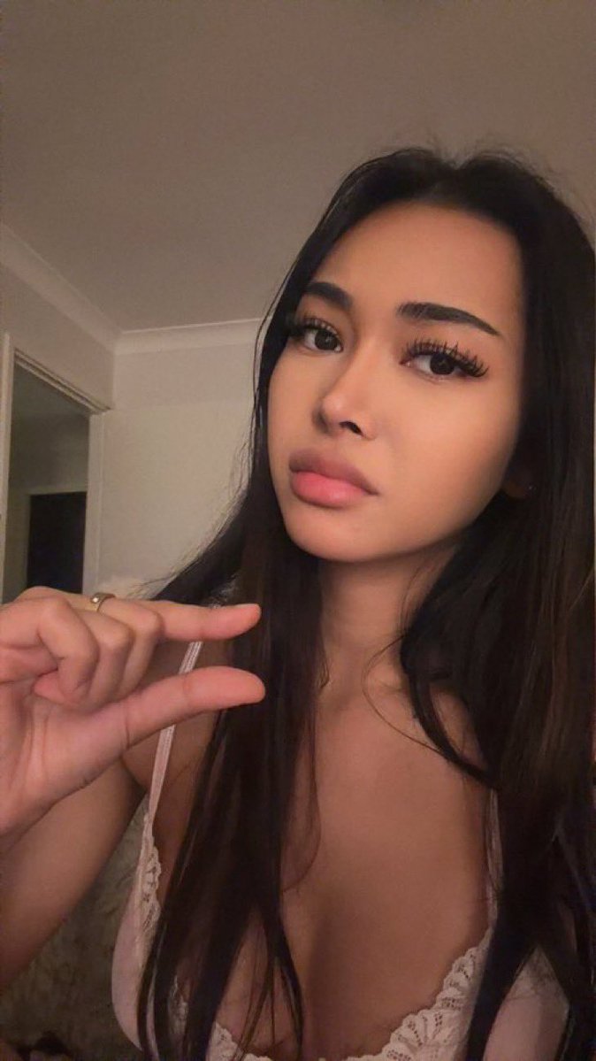 paradiesofRiri's tweet photo. Eww look a tiny little white shrimp https://t.co/UOJiveqAgn
