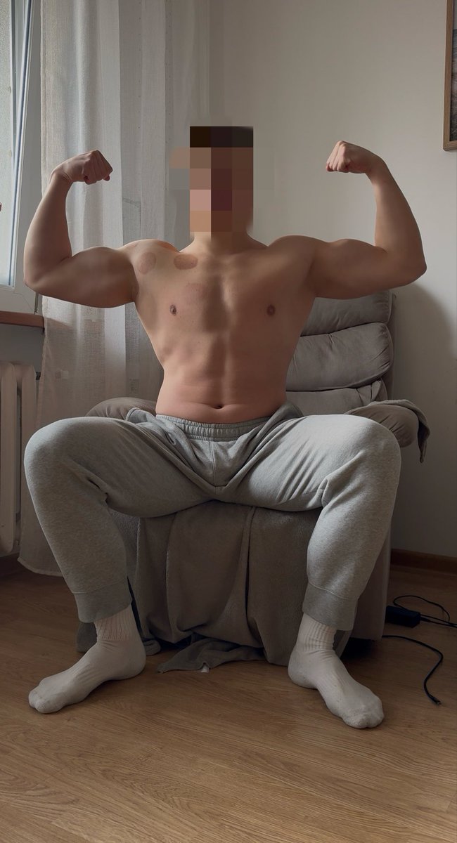 AlphaArturro's tweet photo. Kogo dzisiaj wykorzystam?

#findom #feet #master #cashmaster https://t.co/l4CB5WMukN