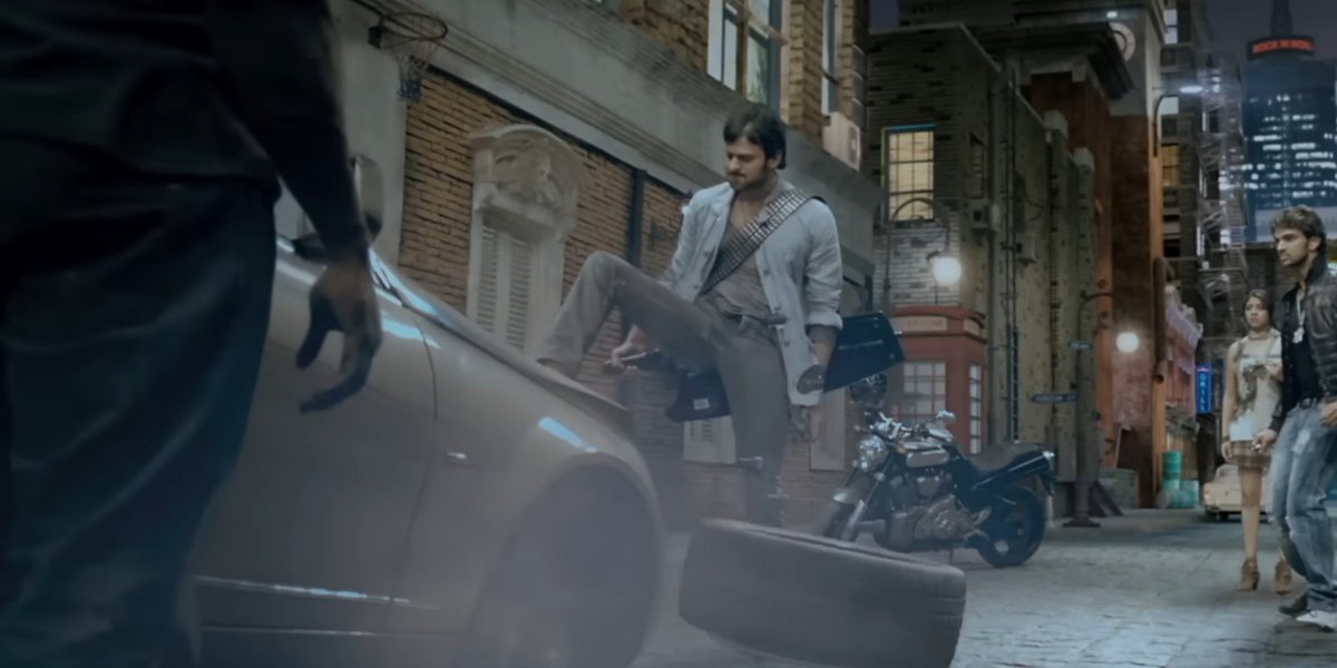 Sai__Sanath's tweet photo. Ah Eshwarudiki moodu kannulu aythe.. Ee Eshwarudiki moodu gundelu

- Paruchuri Brothers writing for Prabhas characterisation in his very debut movie https://t.co/wRrGrDcTxX