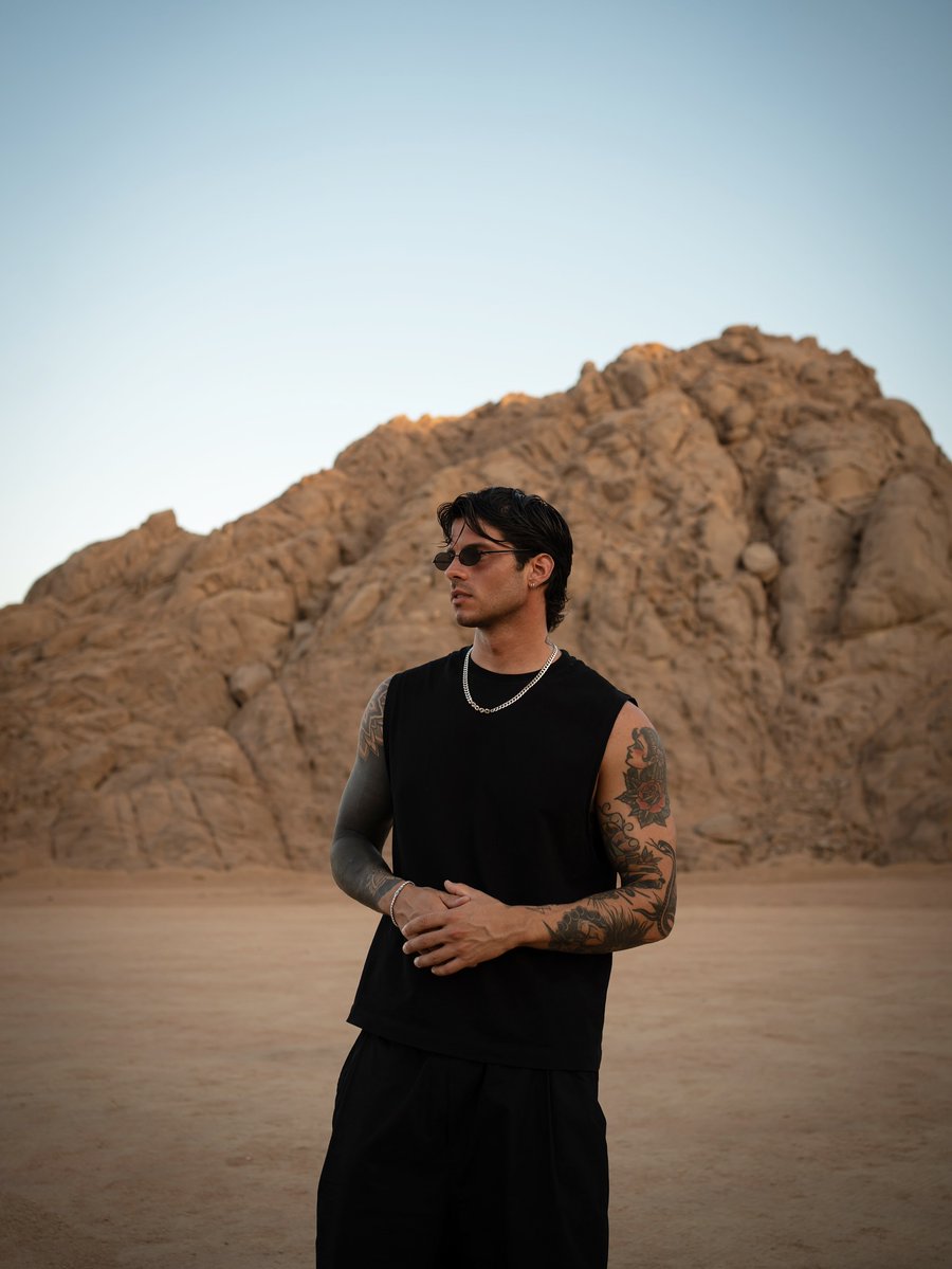 LeonardNConti's tweet photo. Hello there LA.

Leo 🦁¡por aquí! 🤌

#WelcometoDLA https://t.co/atyp34mJ1M