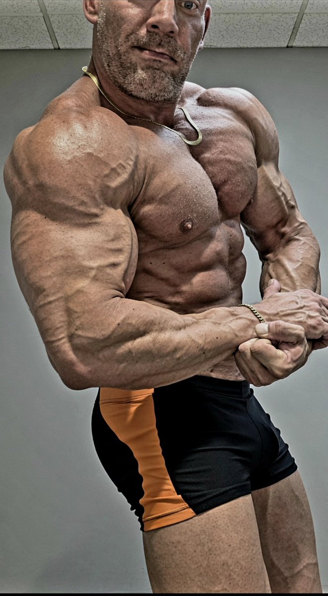 AlphaRoidzDaddy's tweet photo. $unday wor$hip is in session.

Tithe to your MuscleGodDaddy.

Buy his love.

It’s the only thing you have to offer.

#FinDom #PayPig #MuscleWorship #CashSlave #MuscleGod #GoddessWorshipSunday #SundaySend #WalletDrain #FindomDaddy https://t.co/v4fEXIweai