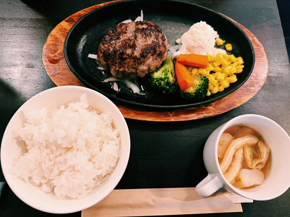 aatsu0702's tweet photo. 手作りハンバーグ定食 https://t.co/D7BuRoUj8l