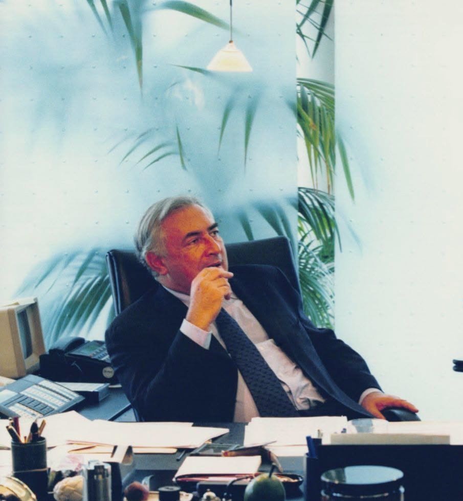 DSK_Ressource's tweet photo. Dominique Strauss-Kahn 🗣 " La France, dont le passé glorieux nous est enseigné depuis l'école primaire, est-elle vraiment différente des autres nations ? Et si c'est le cas, doit-elle s'efforcer de préserver cette distinction ? Que devons-nous garder de ce qui fit ľoriginalité de nos aïeux, et quelle part de cet héritage devons-nous laisser s'éteindre ? Où est la flamme, et où est la cendre ?" #LaFlammeEtLaCendre