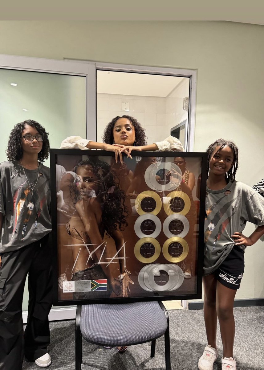 AfricaFactsZone's tweet photo. Tyla is one of Africa's best selling female Artists with 20 million units.

WATER

4x Platinum 🇺🇸 (4 million units), 🇨🇦 (320K), 🇦🇺 (280K), 🇳🇿 (120K), 🇵🇹 (100K)

5x Platinum 🇿🇦 (200K)

2x Platinum 🇬🇧 (1.2 million), 🇮🇳 (240K), 🇨🇭 (60K), 🇮🇪 (15K), 🇬🇷 (12K), 🇭🇺 (8K)

Diamond 🇫🇷 (333,333)

2x Diamond 🇧🇷 (320K)

3x Diamond 🇹🇷 (60K)

Platinum 🇩🇰 (90K), 🇳🇴 (60K), 🇪🇸 (60K), 🇧🇪 (40K), 🇳🇱 (40K), 🇵🇱 (50K)

Gold 🇩🇪 (300K), 🇲🇽 (70K), 🇮🇹 (50K), 🇳🇬 (50K), 🇦🇹 (15K), 🇸🇪 (10K)

TRUTH OR DARE

3x Platinum 🇿🇦 (120K)

Gold 🇺🇸 (500K), 🇨🇦 (40K), 🇵🇹 (5K), 🇧🇷 (20K), 🇳🇿 (7,500)

Silver 🇬🇧 (200K)

TYLA

Silver 🇬🇧 (60K)

2x Platinum 🇹🇭 (40K)

Platinum 🇮🇩 (100K), 🇨🇦 (80K), 🇿🇦 (50K), 🇧🇷 (40K), 🇳🇿 (15K), 🇵🇭 (15K), 🇳🇱 (37,200)

Gold 🇺🇸 (500K), 🇬🇧 (100K), 🇫🇷 (50K), 🇩🇰 (10K), 🇳🇴 (10K), 🇨🇭 (10K)

ART

Gold 🇺🇸 (500K)

Platinum 🇿🇦 (40K)

JUMP

Gold 🇺🇸 (500K), 🇨🇦 (40K), 🇧🇷  (20K), 🇳🇿 (15K)

Silver 🇬🇧 (200K)

Platinum 🇿🇦 (40K)

CHANEL

Gold 🇺🇸 (500K), 🇫🇷 (100K), 🇦🇺 (35K), 🇿🇦 (20K), 🇳🇿 (15K), 🇨🇭 (15K), 🇵🇹 (12K)

Silver 🇬🇧 (200K)

NO. 1

Gold 🇿🇦 (20K)

SAFER

Gold 🇿🇦 (20K)

PUSH 2 START

Platinum 🇺🇸 (1 million), 🇧🇷 (40K), 🇳🇿 (30K)

Gold 🇬🇧 (400K), 🇫🇷 (100K), South Africa, 🇵🇹 (12K), 🇬🇷 (3K), 🇭🇺 (2K)

WATER Remix

Gold 🇿🇦 (20K)