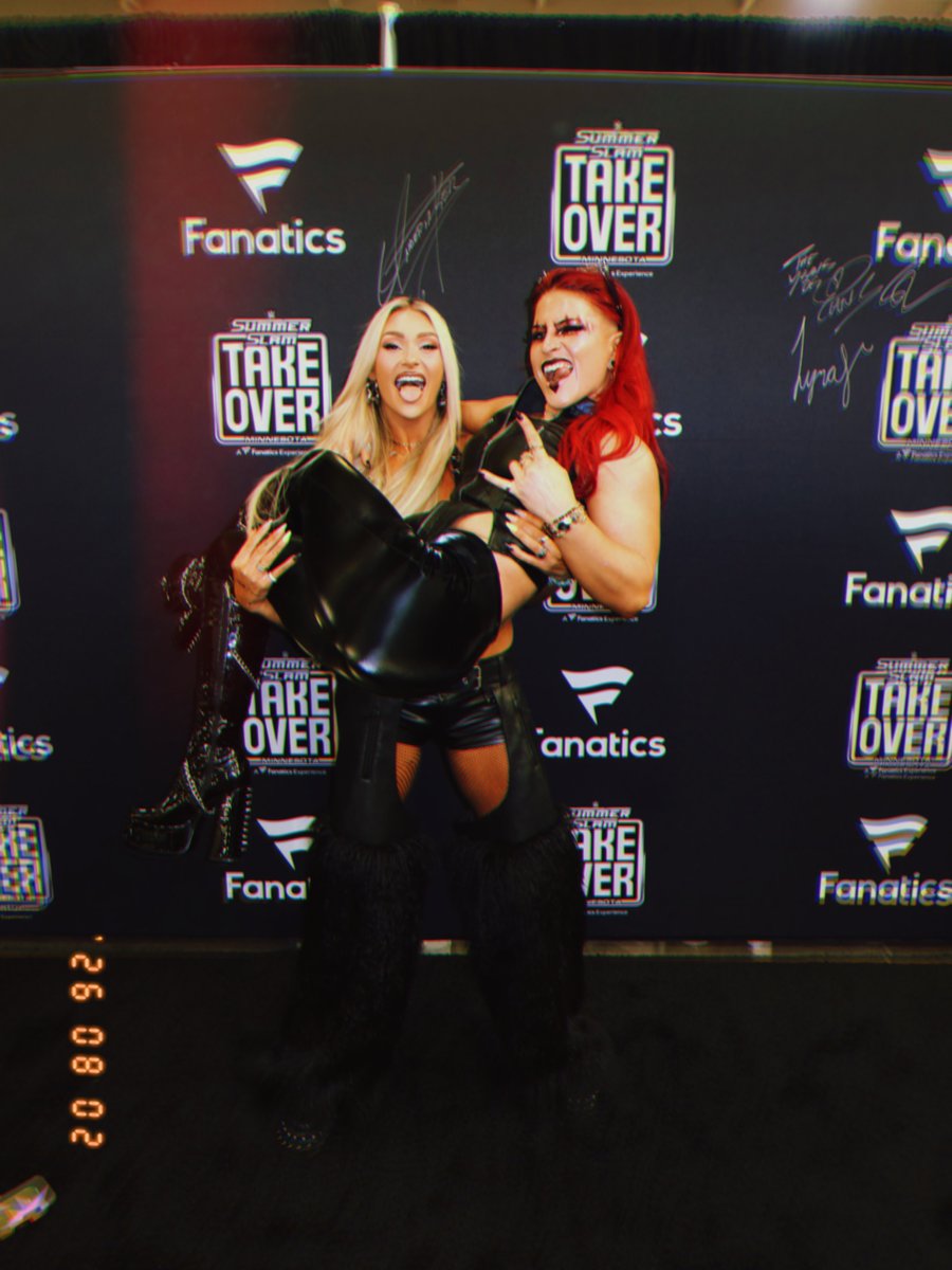 PixieHavertz's tweet photo. ❤️💀💋 The superior sisters!! 💋💀❤️ https://t.co/3GEGomGWTA