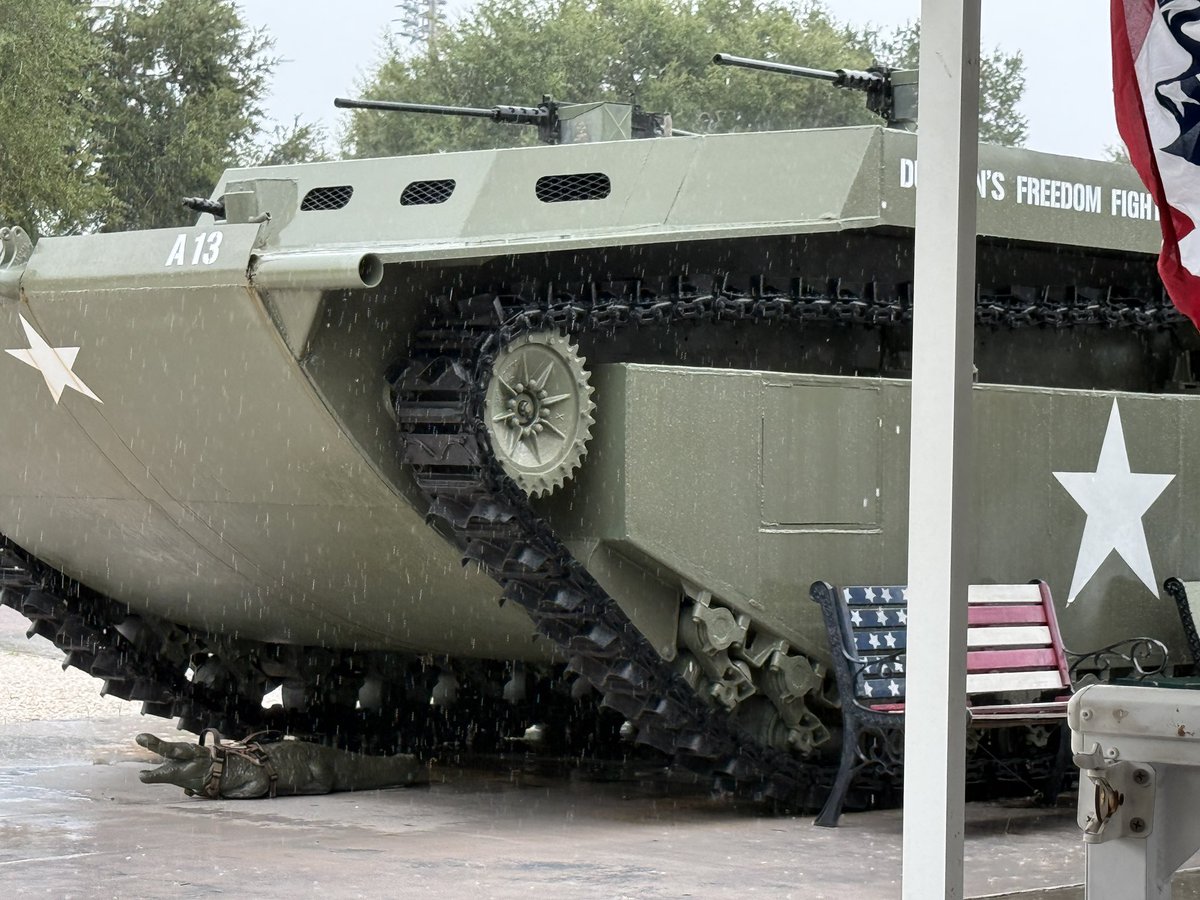DigitalAssetsUS's tweet photo. Our emotional support Gator 🐊 for Blue Jay fans at VFW Dunedin, FL @VFWPost2550 https://t.co/uZ0P43P1ei