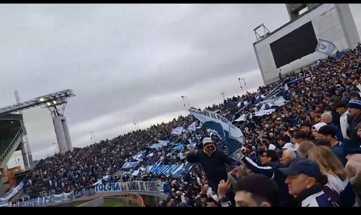 fedetune's tweet photo. #GELP 
No necesitamos que nos regalen los micros y las entradas 
Siempre vamos a estar https://t.co/c6v3vFmZY7